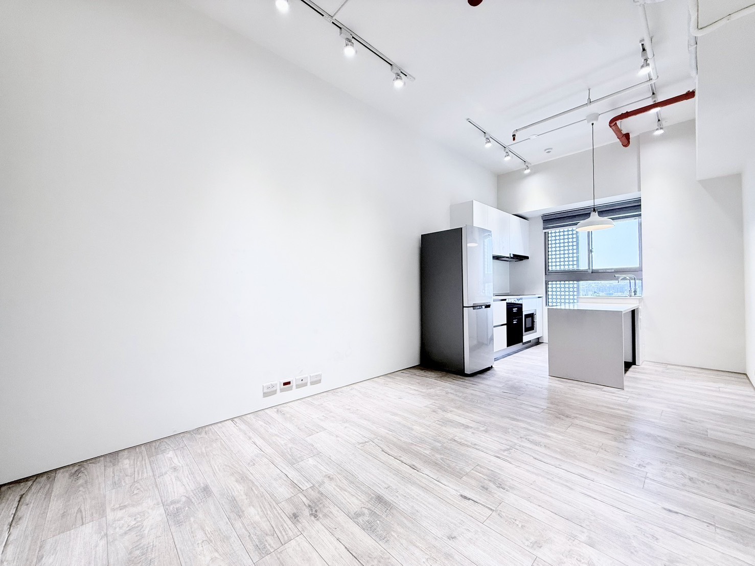 【西屯區允將一著兩房2房】高樓景觀｜家具家電全配｜可貓可狗｜可租補｜含平面車位
