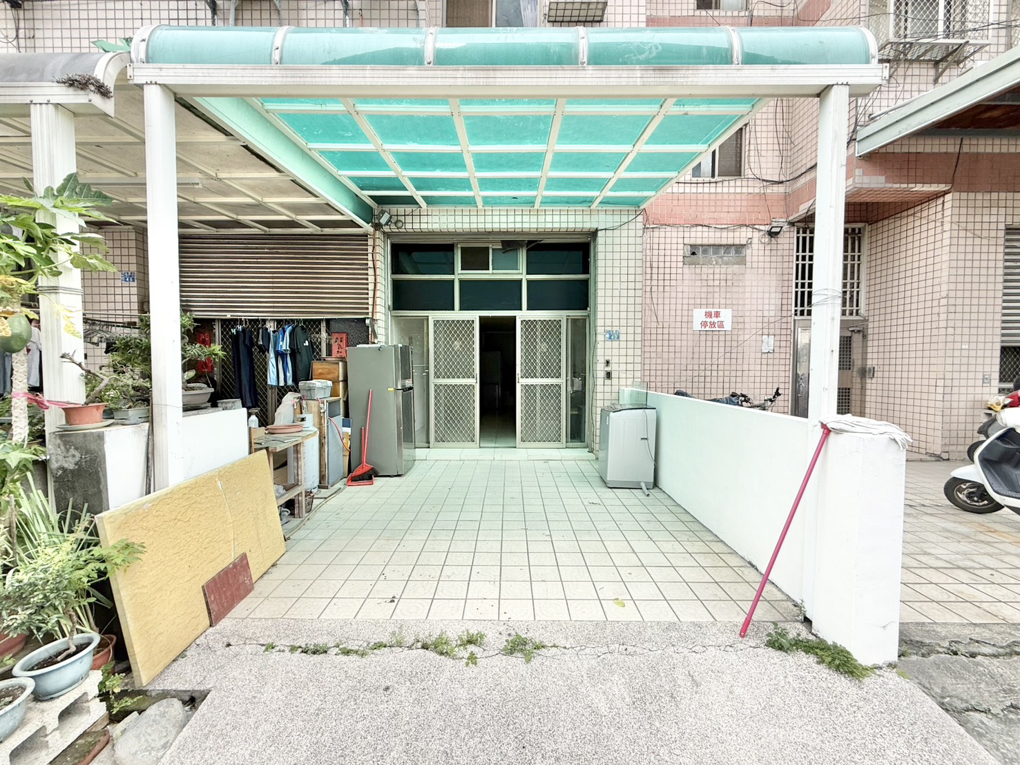 【大里區｜三房3房】可租補｜整棟透天｜門前車庫