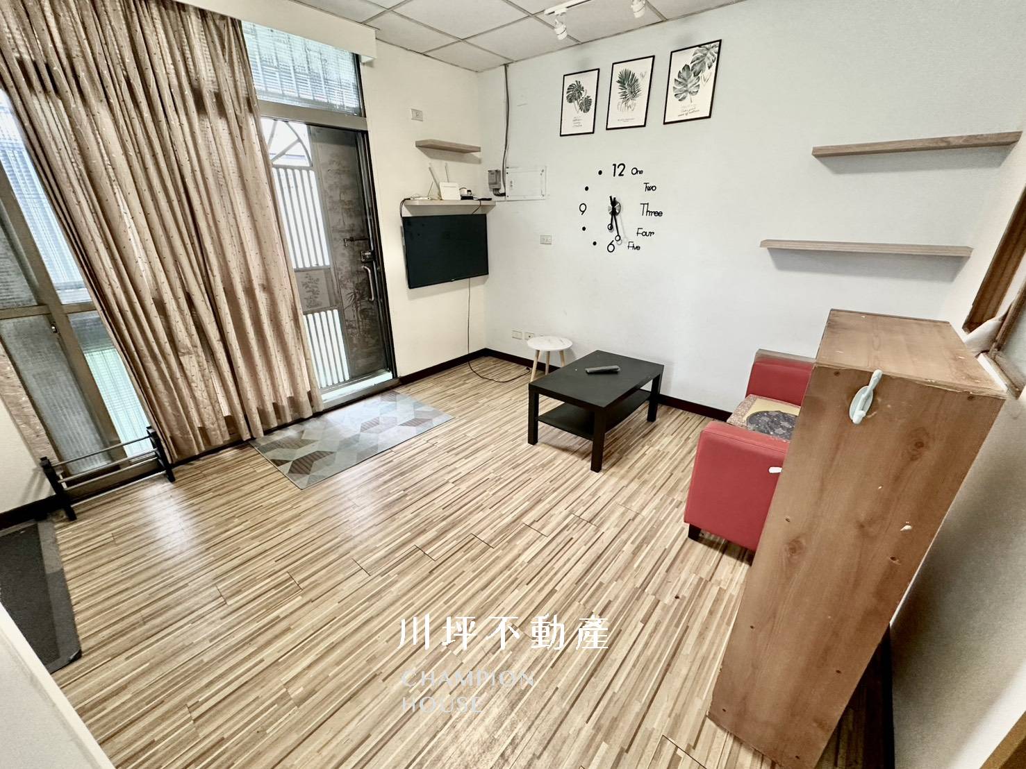 【北屯區｜兩房2房｜頂樓大露台】家具家電齊全｜採光佳｜電梯管理員