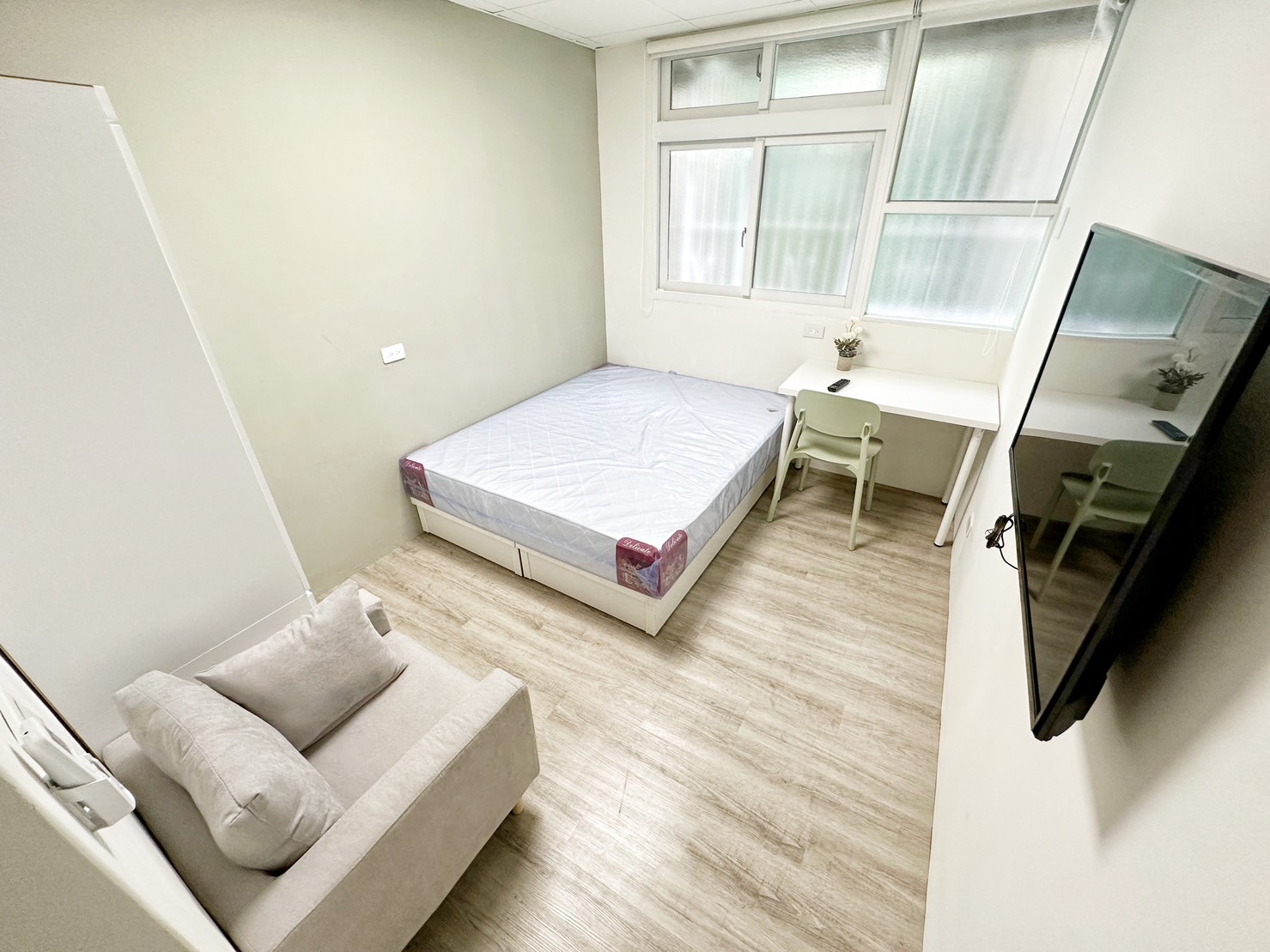 【北區】全新完工｜木質地板｜採光佳｜小資套房