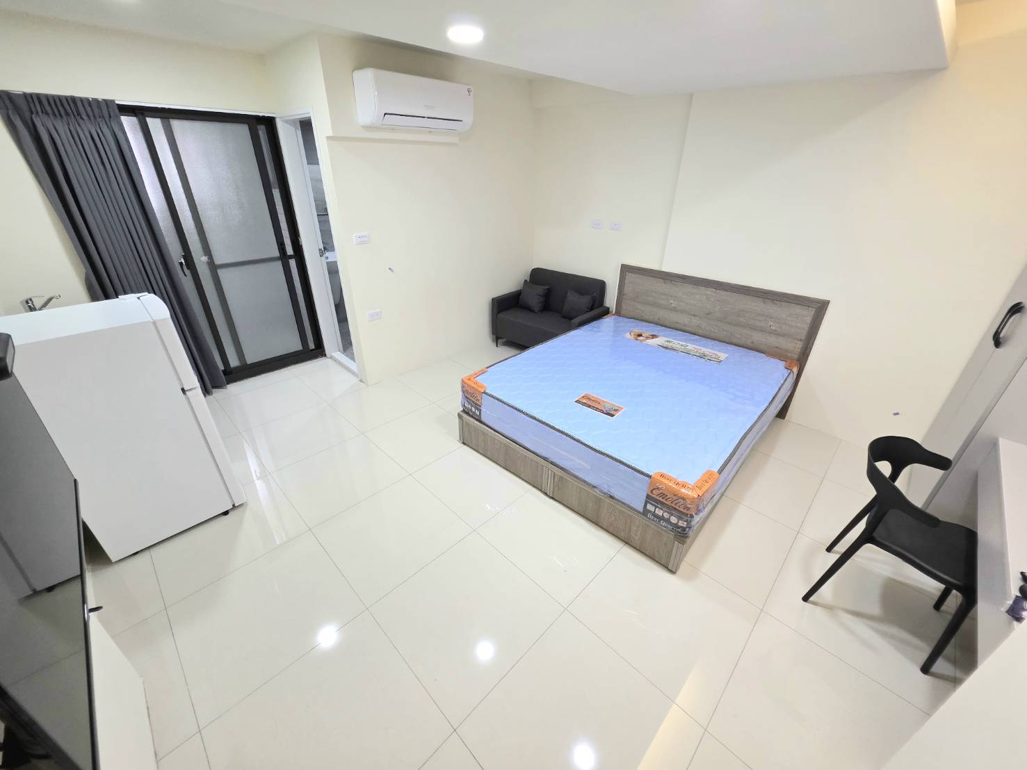 Jace西屯區 一樓免爬梯｜可租補可貓｜質感裝潢｜陽台獨洗