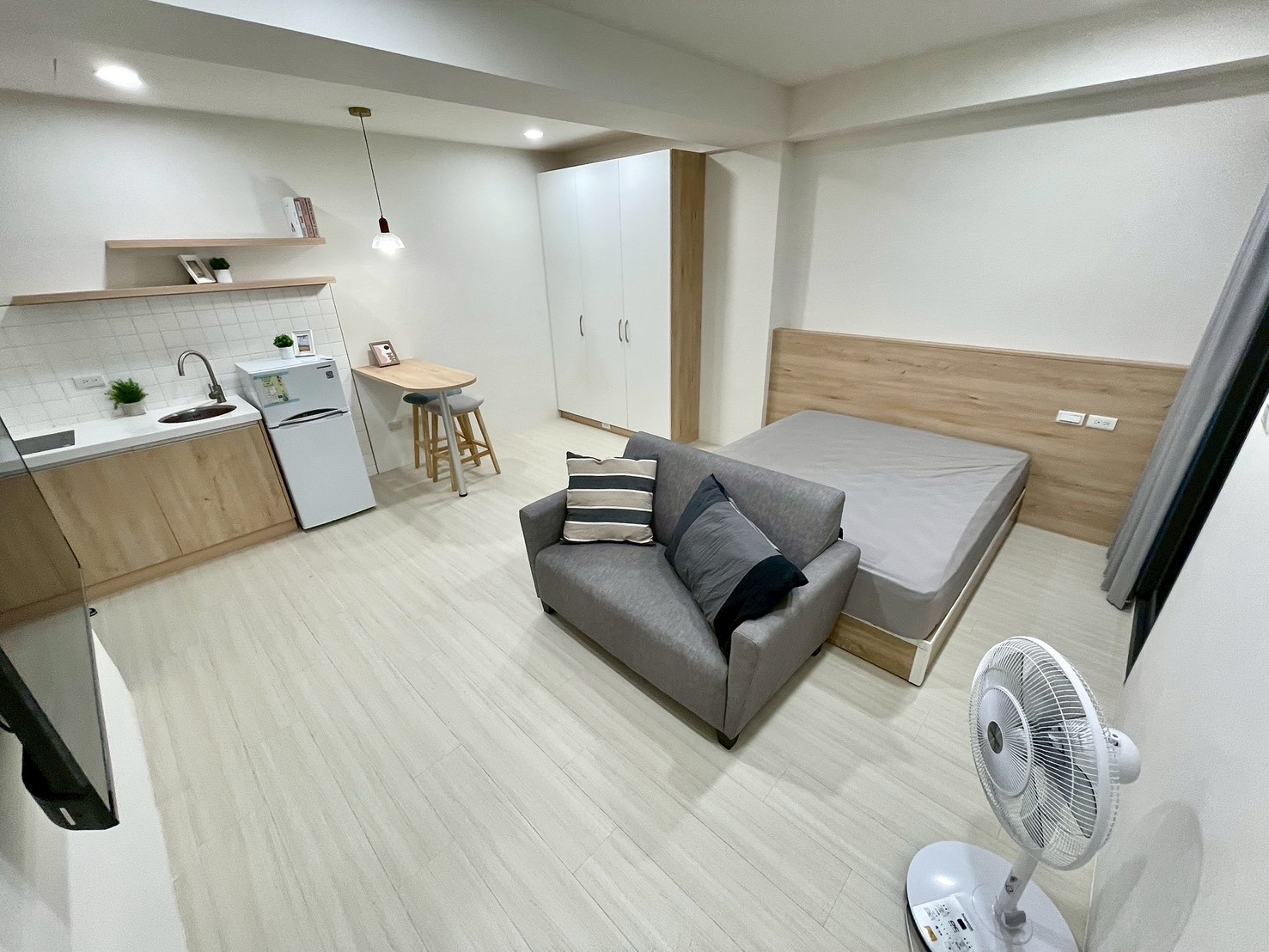 【西屯區｜19000元電梯套房】可租補｜可貓｜近市政府捷運站