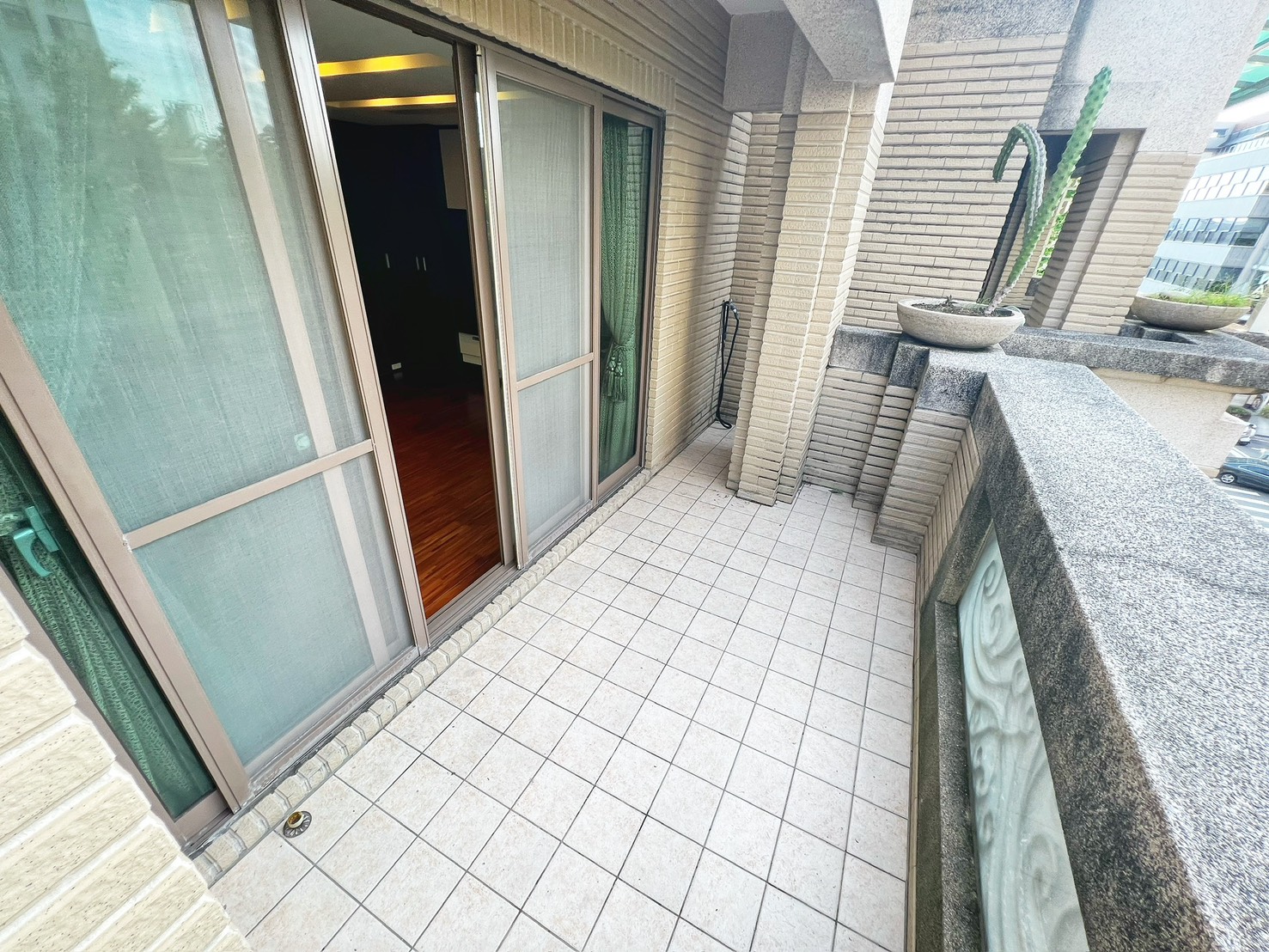 【南屯區獨棟透天四房4房】四層樓｜雙平面車位｜管理費含