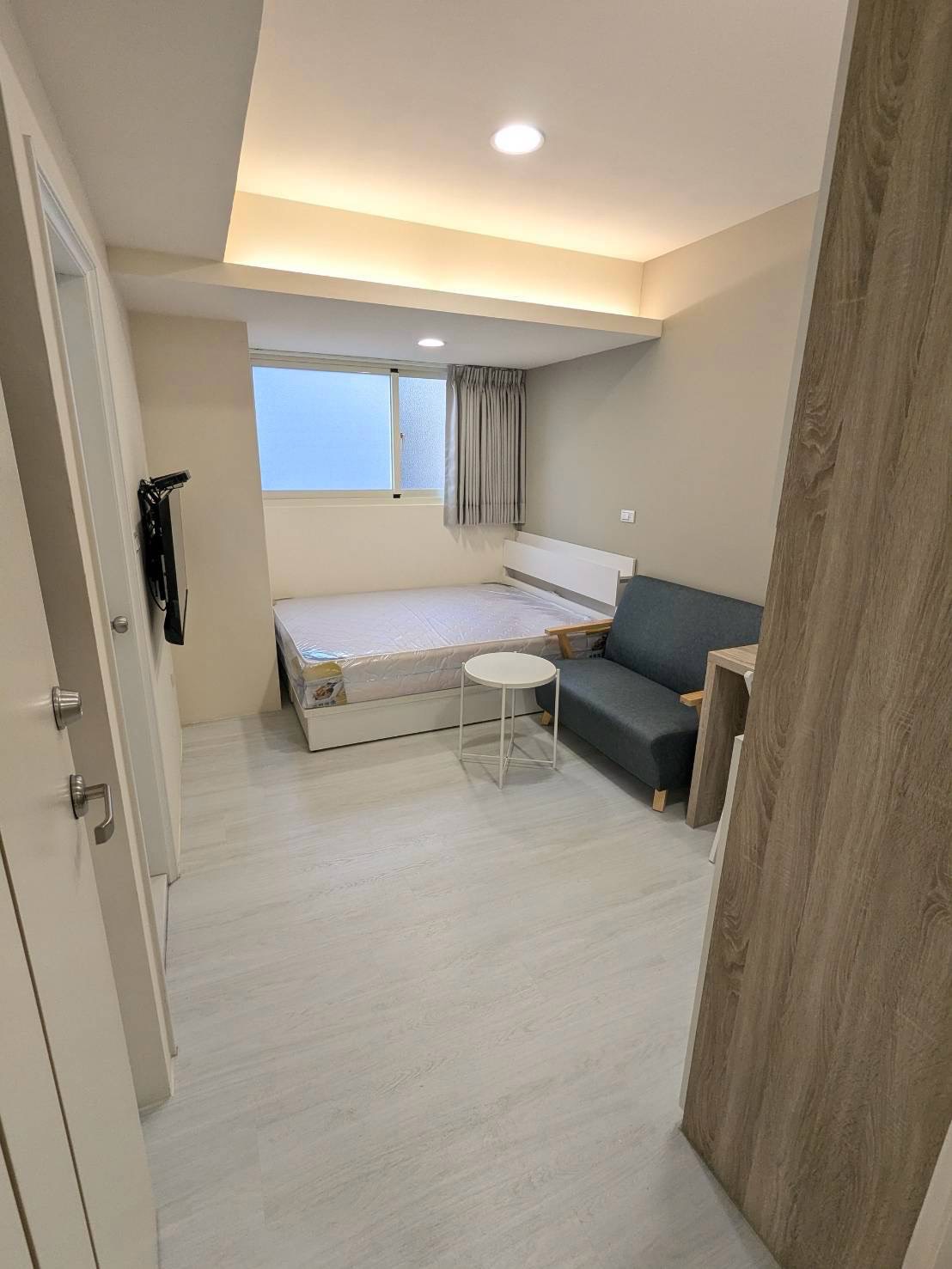 【西區｜12500元電梯套房】可雙租補｜全新家具家電｜獨立陽台