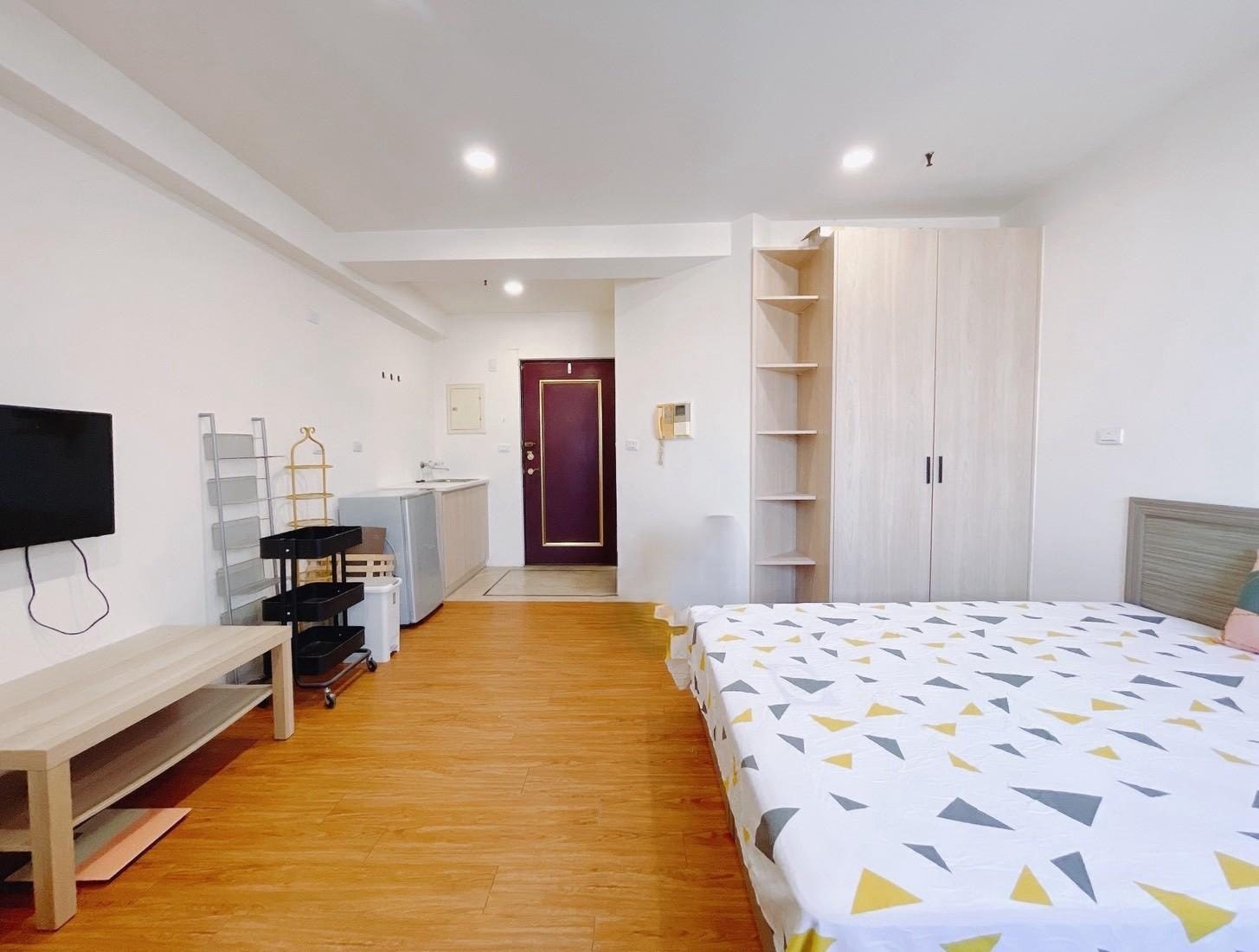 小葉精選 中區 電梯｜室內大間｜可租補｜流理臺｜陽台獨洗｜台水台電｜限女性房客情侶可談｜管理員