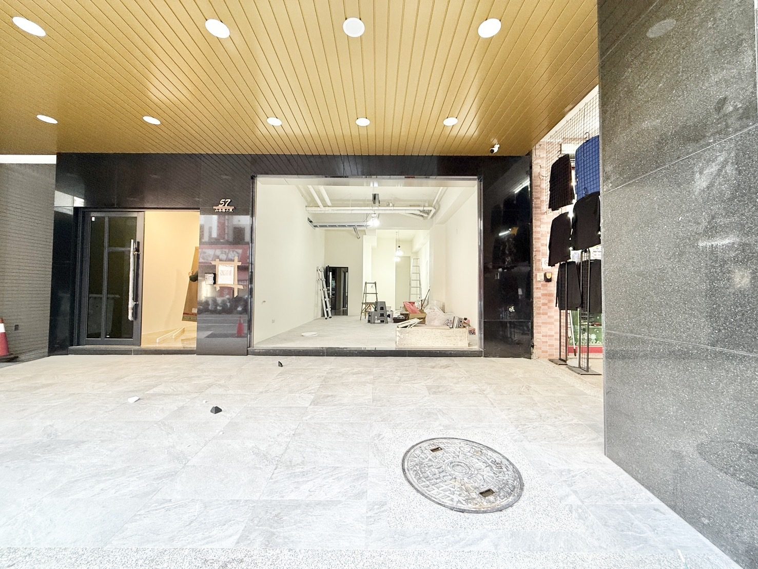 北區  店面    可餐飲（不重油煙的）咖啡廳也可、辦公室、工作室