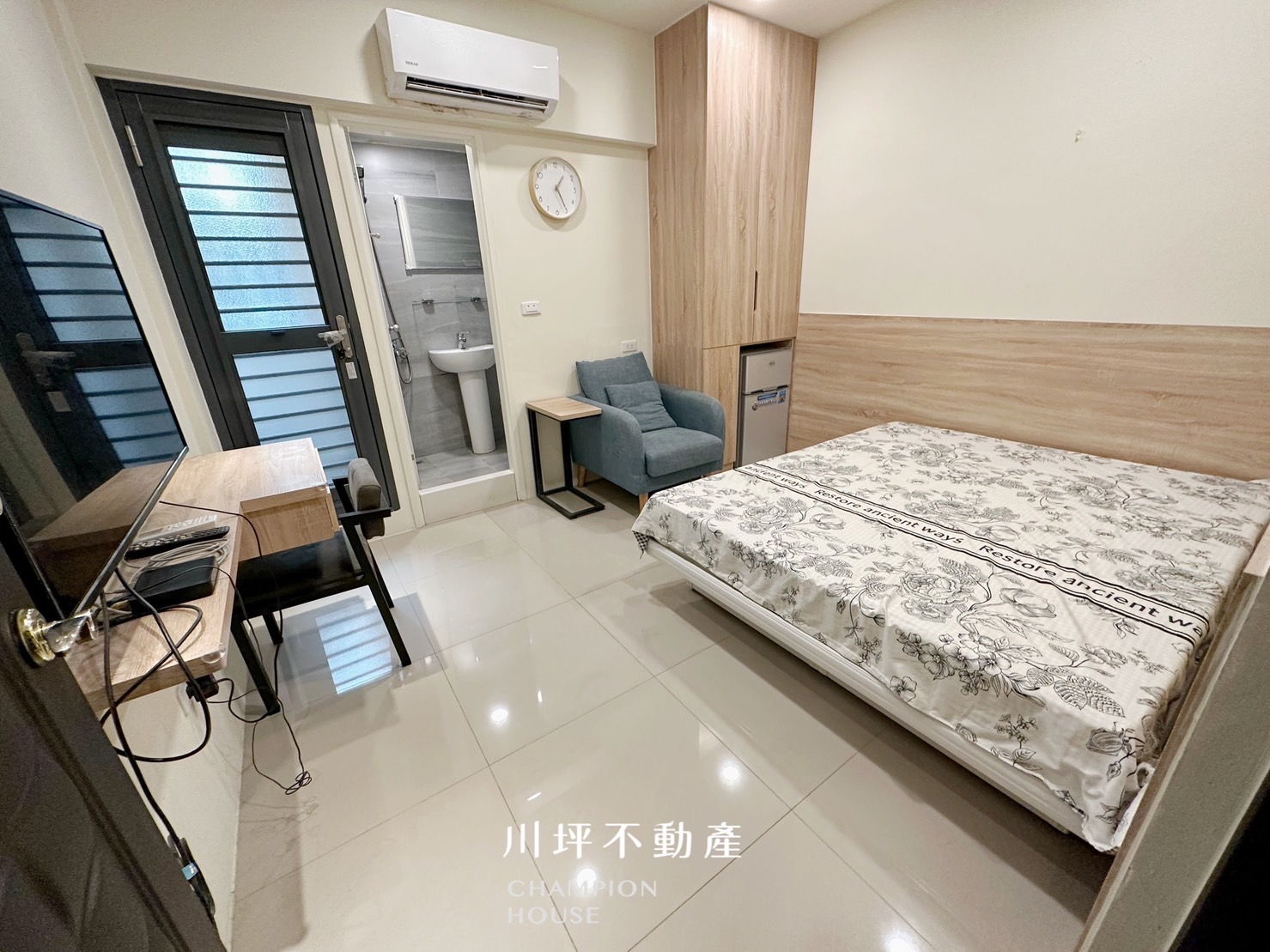 【西屯區全新爬梯套房】陽台獨洗｜家具家電齊全｜沙發｜飲水機